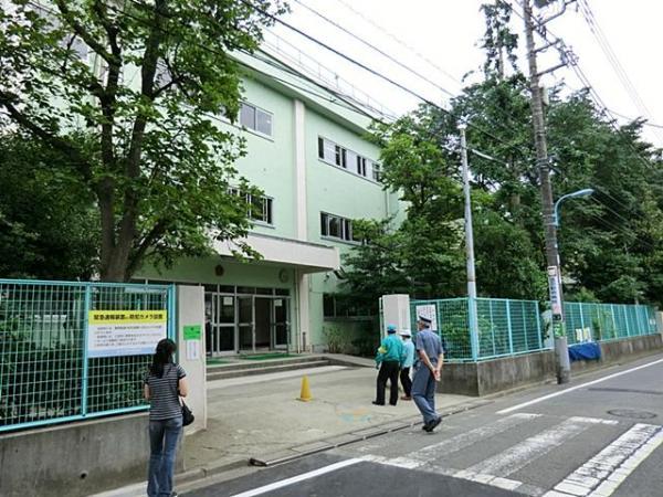 Primary school. 70m to Momoi second elementary school