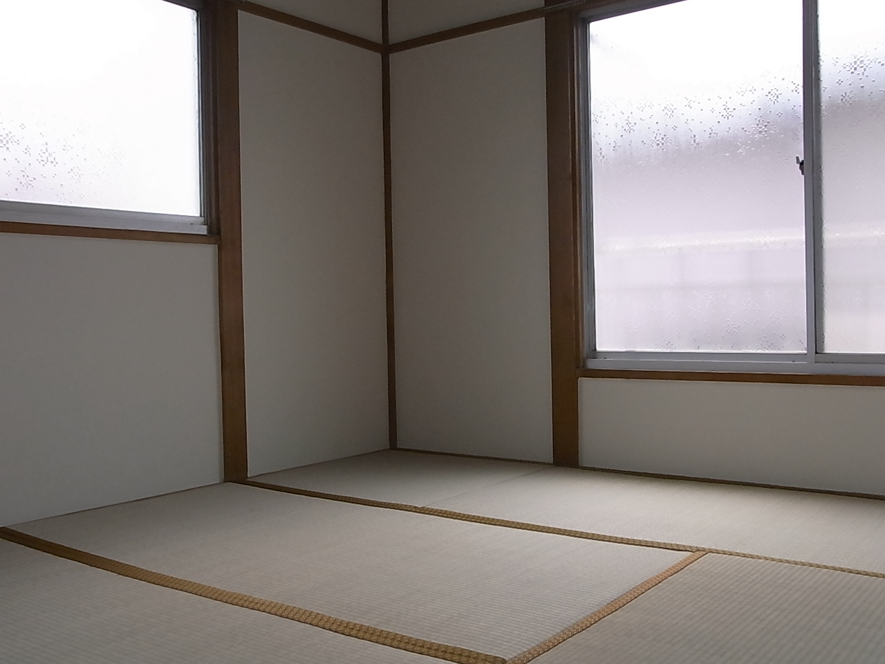 Living and room. Bright rooms!