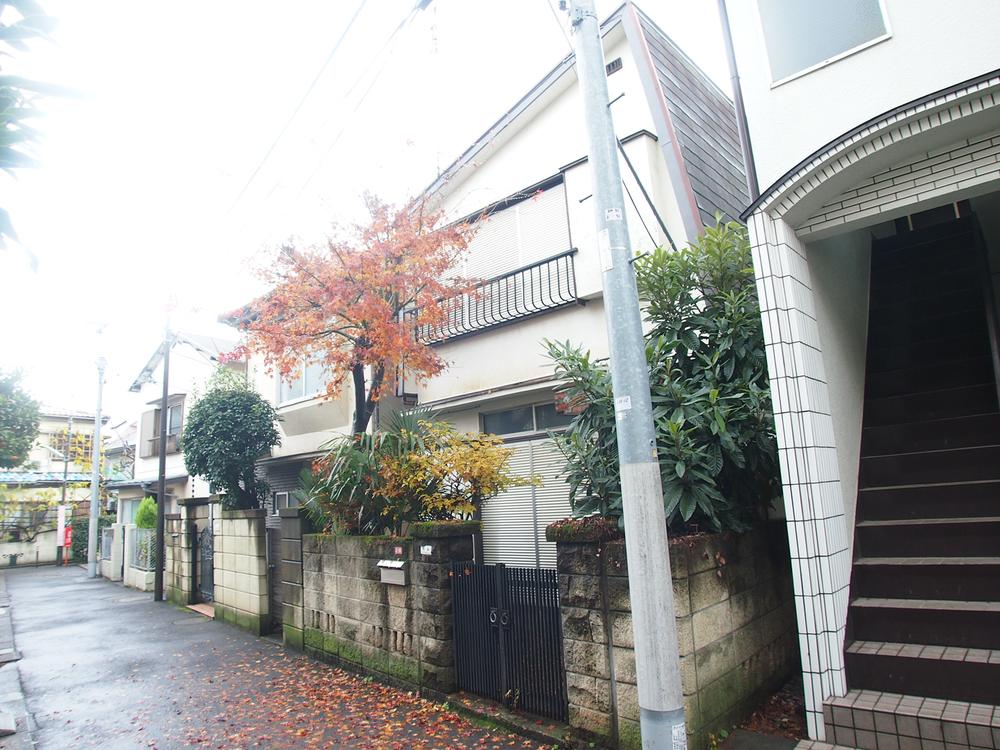 Local photos, including front road. Local (12 May 2013) Shooting