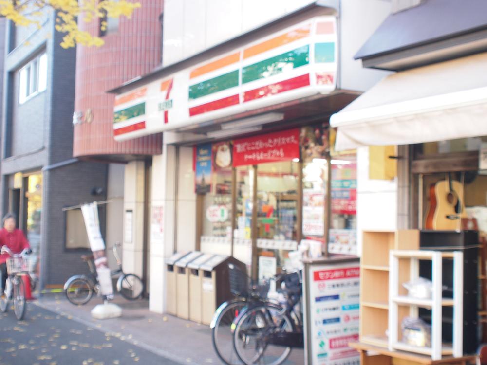 Convenience store. Seven - 550m to Eleven