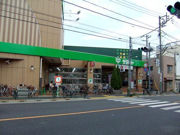 Supermarket. 110m until the Super Summit