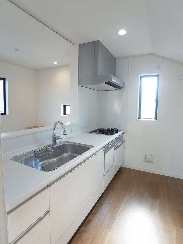 Same specifications photo (kitchen). Kitchen construction cases