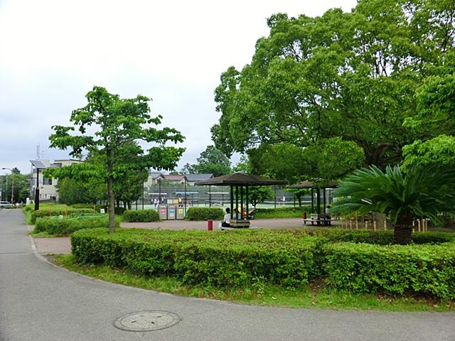 park. 596m until Zenpukuji River green space