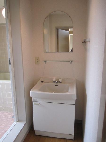 Wash basin, toilet