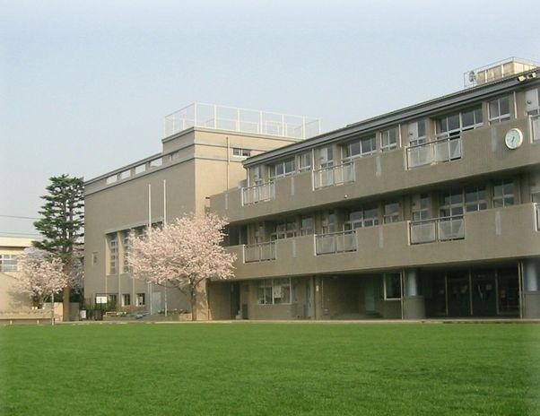 Primary school. 321m to Momoi fifth elementary school