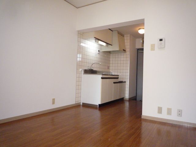 Living and room. Spacious dining room