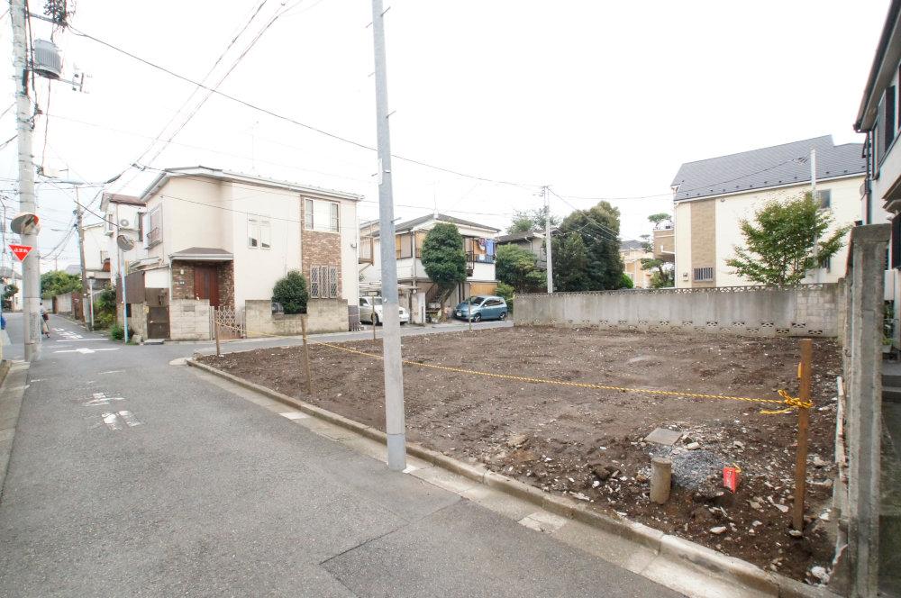 Local photos, including front road. Since it becomes a whole compartment shaping land, And out of the car is also a breeze. 