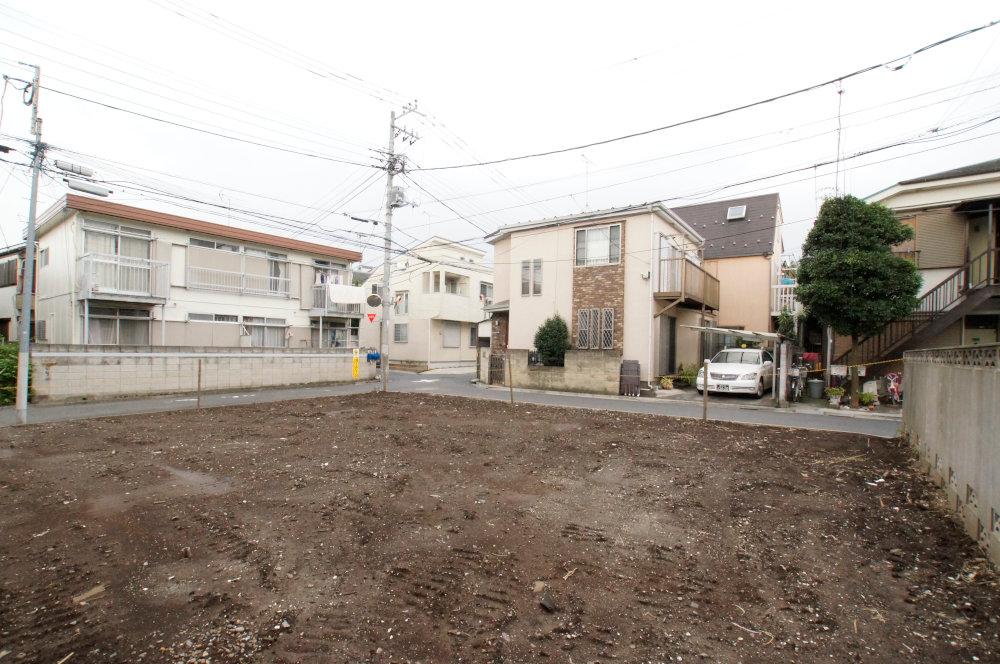 Local land photo. It will be in a green quiet residential area. 