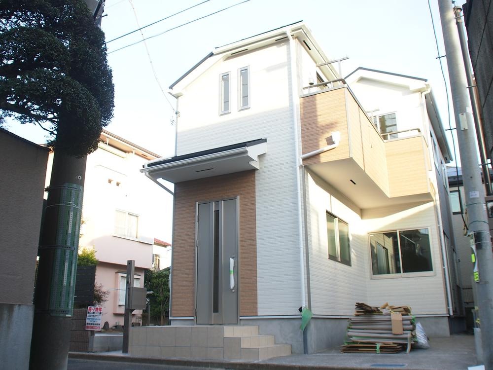 Local appearance photo. Local (12 May 2013) Shooting