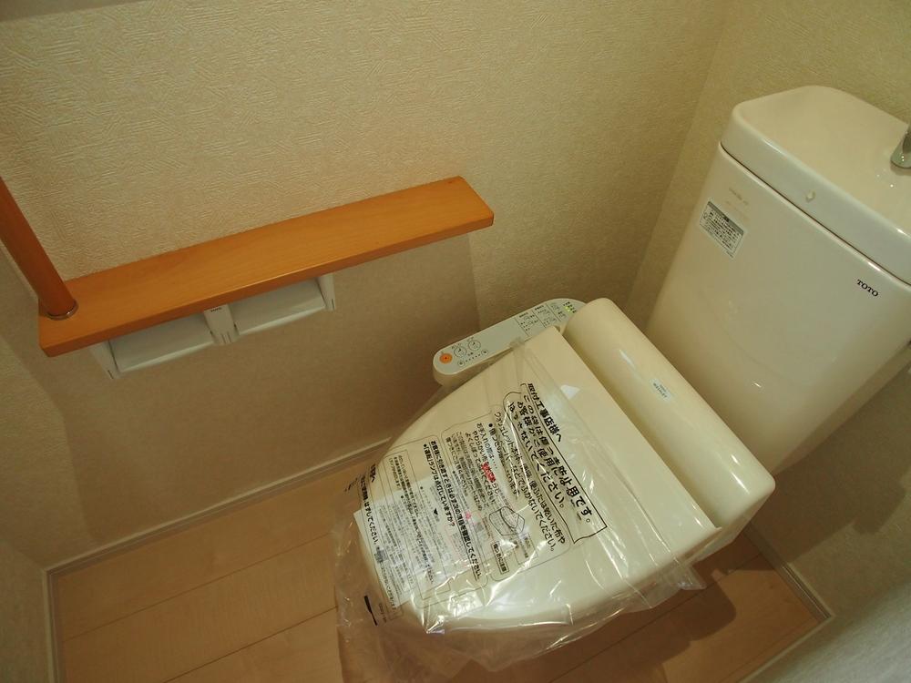 Toilet. Indoor (12 May 2013) Shooting