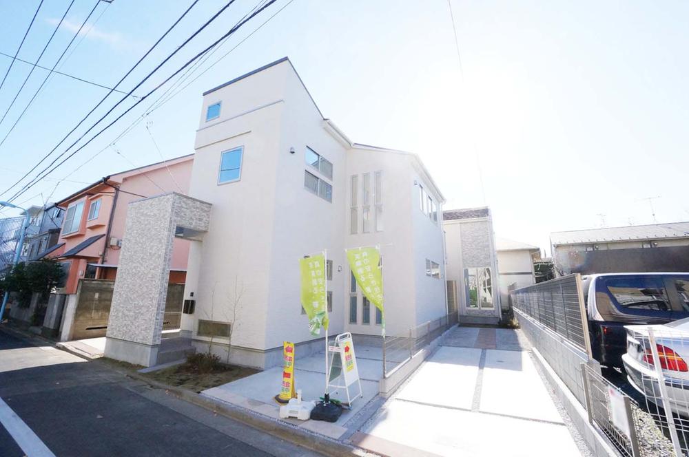 Local appearance photo. Newly built single-family Suginami rush 3-chome. All three buildings. That it has completed building, You can preview any time. Seibu Shinjuku Line is "Iogi" Station 3-minute walk of a good location. Lush living environment boasts. Please have a look once. 