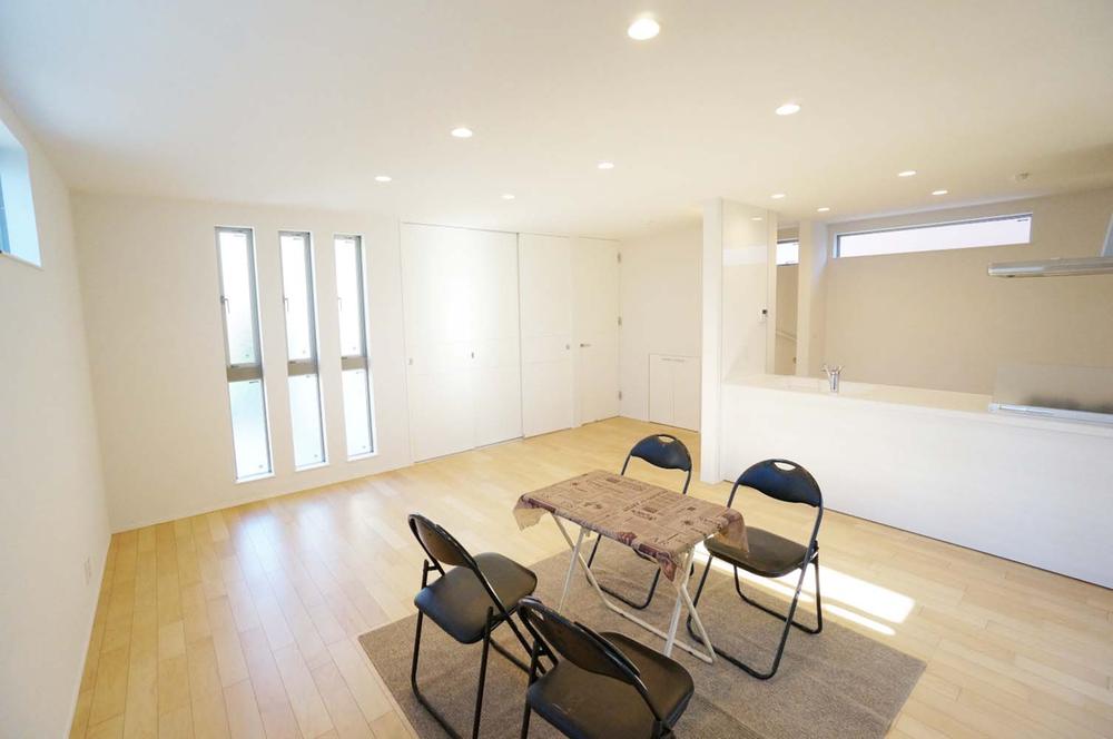 Living. It will be living. Friendly space where sunlight enters. 