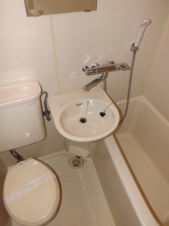 Bath. Loose fitting, Clean full of a feeling of unit bus.