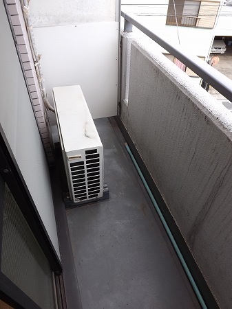 Balcony. Good balcony per yang.