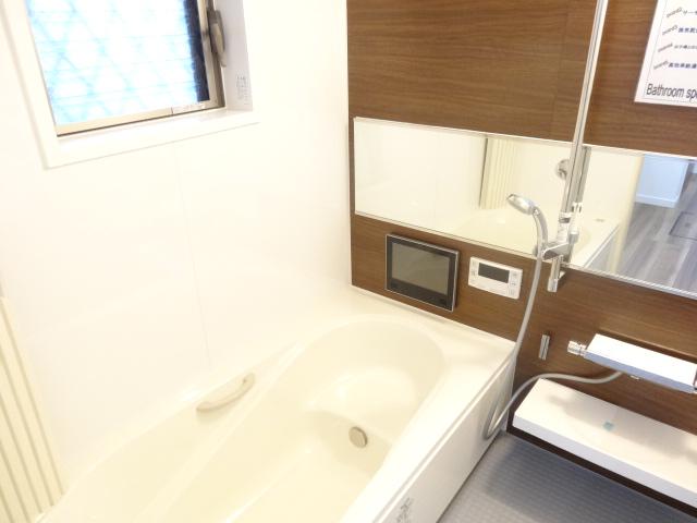 Bathroom. Indoor (12 May 2013) Shooting