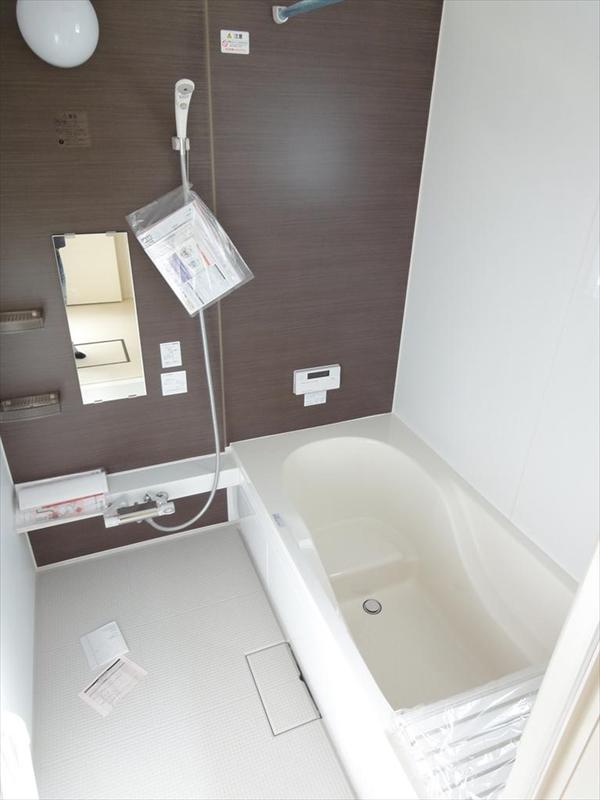 Bathroom. 4 Building