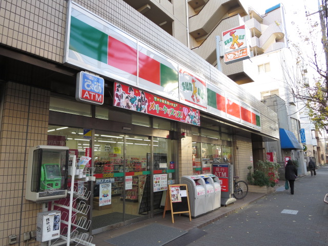 Convenience store. 779m until Thanksgiving Suginami Izumi store (convenience store)