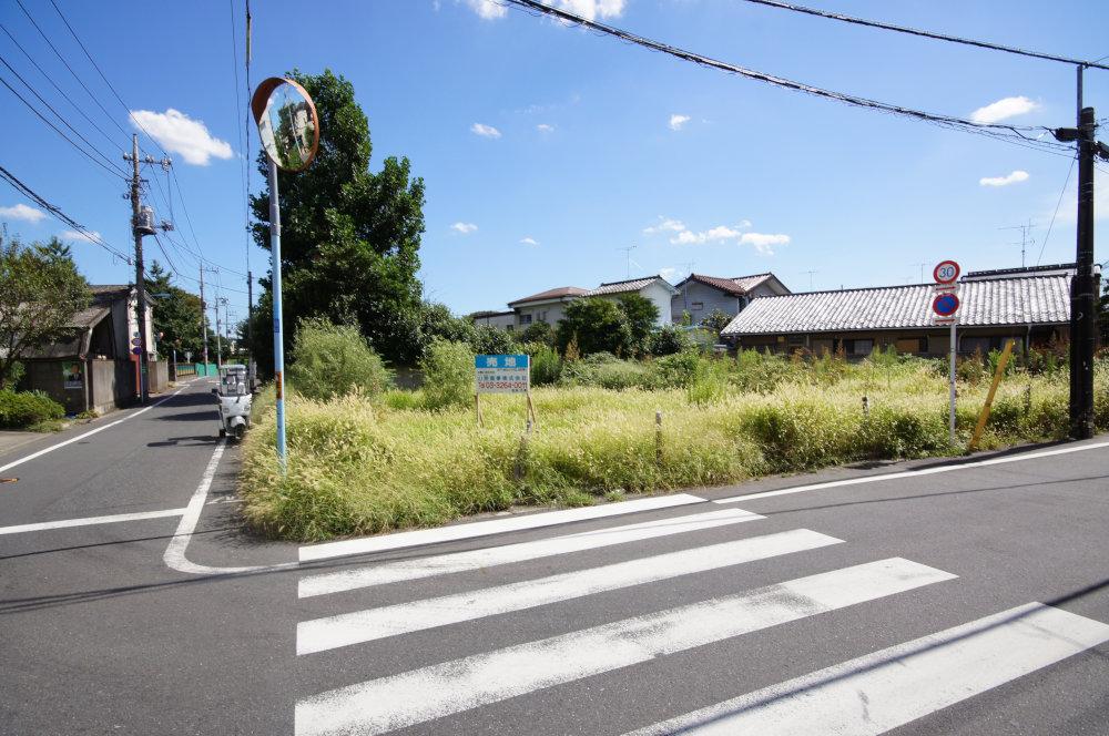 Local photos, including front road. Marunouchi Line "Shin Koenji" station walk 16 minutes. Large park is also nearby residential selling the property. Because it is a sales area of a size that was collectively, We recommend a two-family houses and large car space to customers of hope.