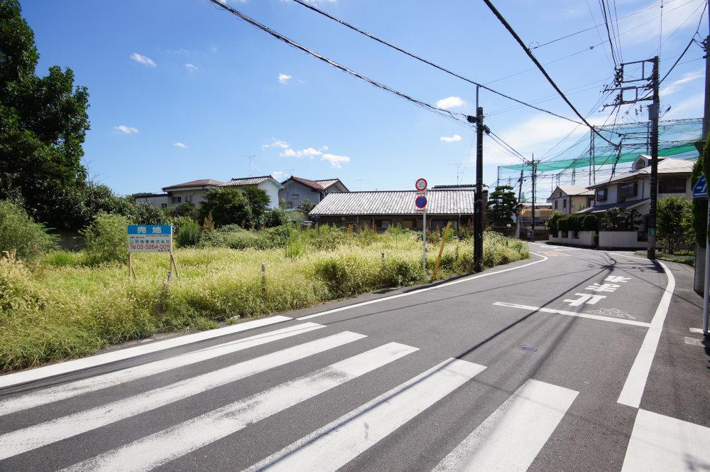 Local photos, including front road. Since it is a front road width 7m, Would not a happy condition the car proud of our customers?