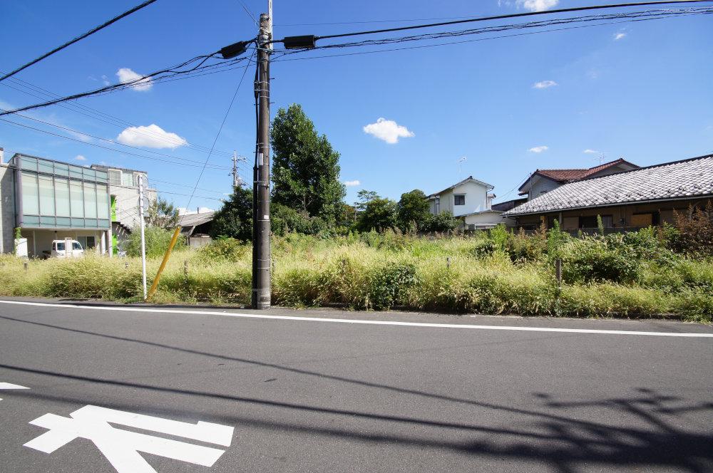 Local land photo. It is very often spacious buildings around because it is a scenic district.
