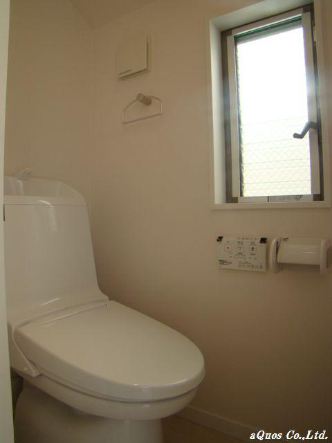 Toilet. Indoor (11 May 2013) Shooting