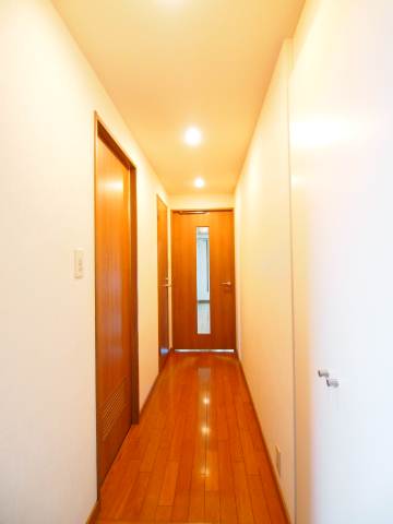 Other room space. Same property, It is a photograph of another room