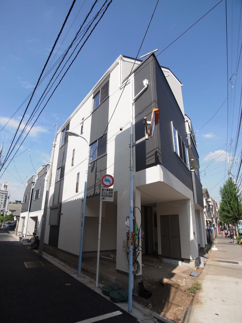 Local photos, including front road. Local (September 2013) Shooting