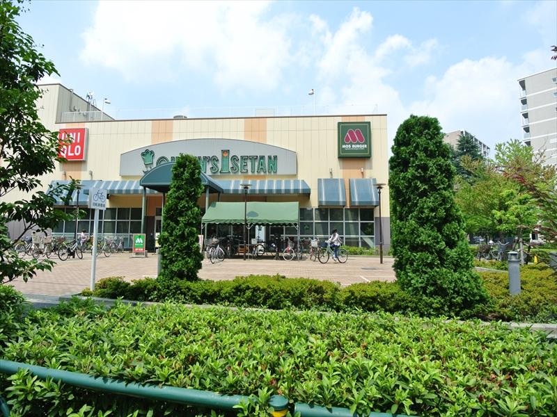 Supermarket. 575m until the Queen's Isetan Suginami Momoi shop