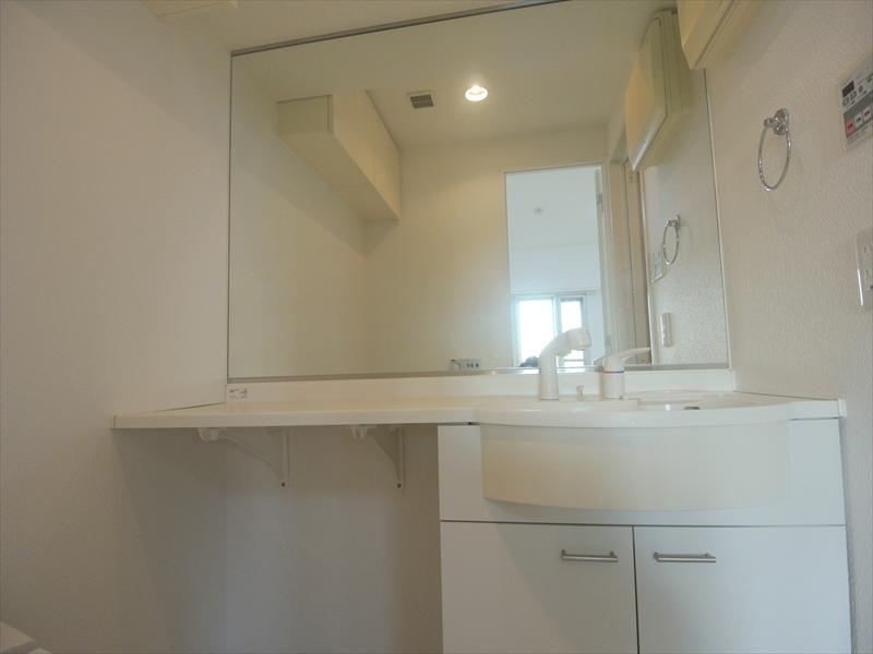 Wash basin, toilet. Local (11 May 2013) Shooting