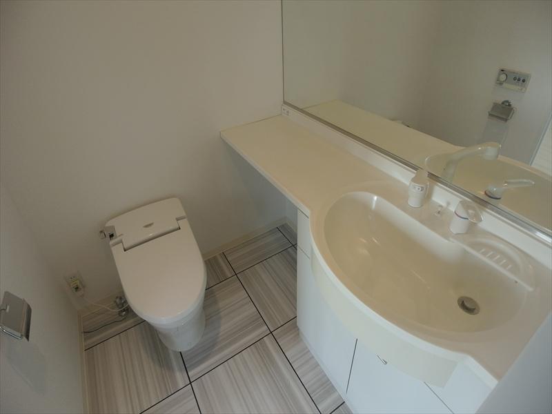 Toilet. Local (11 May 2013) Shooting