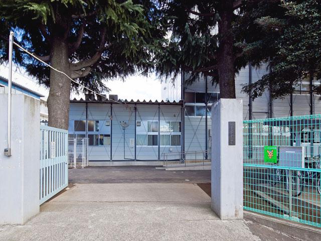 Junior high school. 820m to Suginami Ward rush Junior High School