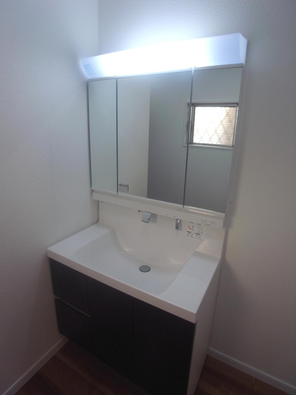 Wash basin, toilet. Indoor (11 May 2013) Shooting