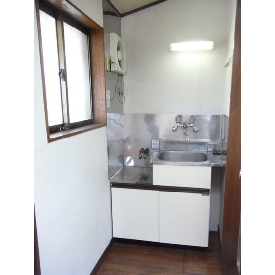 Kitchen. There window in the kitchen. 