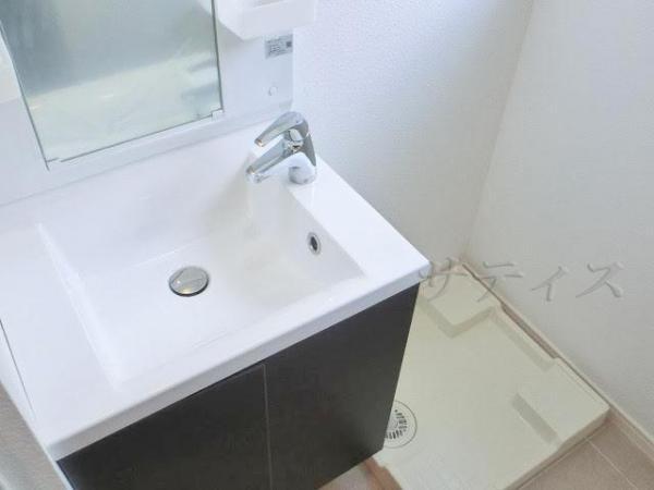 Wash basin, toilet