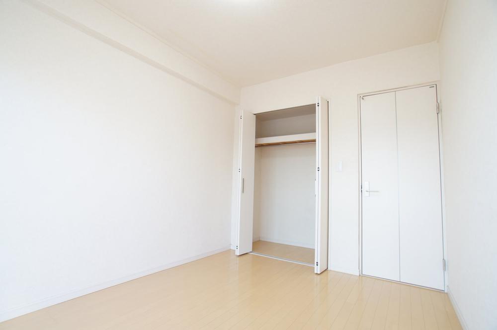 Non-living room. Well very day, During the day it would be unnecessary lights.