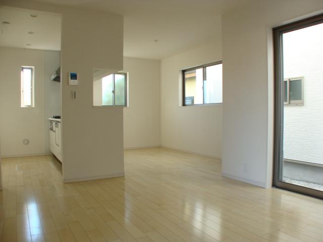 Same specifications photos (living)