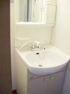 Washroom. ◆ There washbasin shampoo ◆