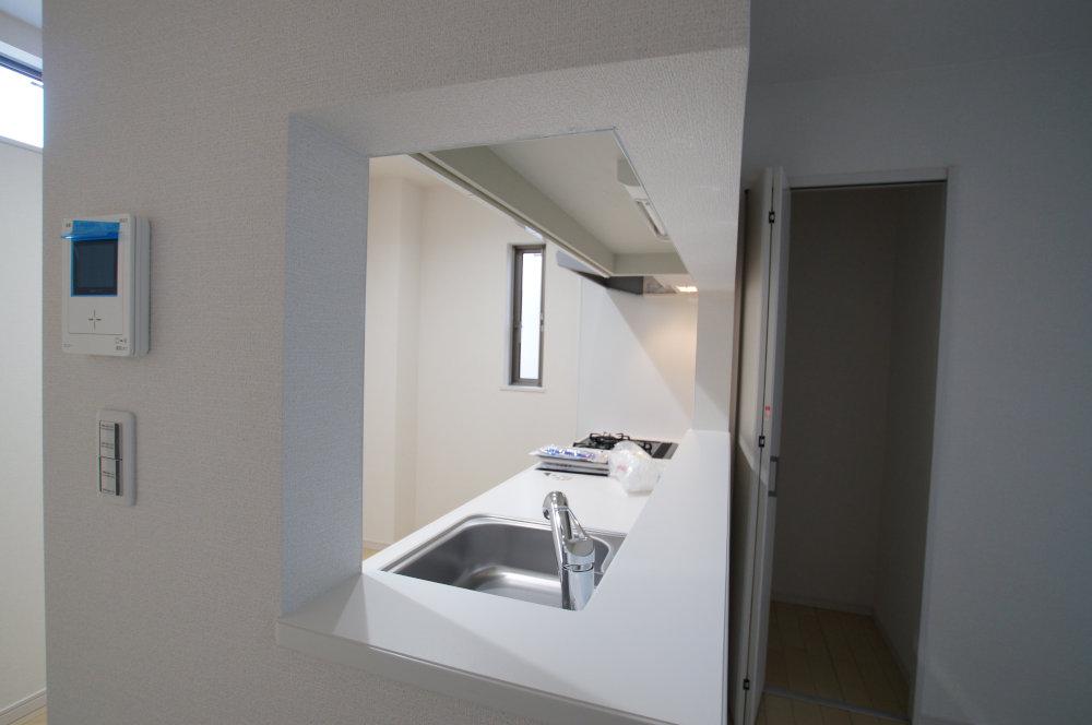 Kitchen. Counter kitchen with a feeling of opening