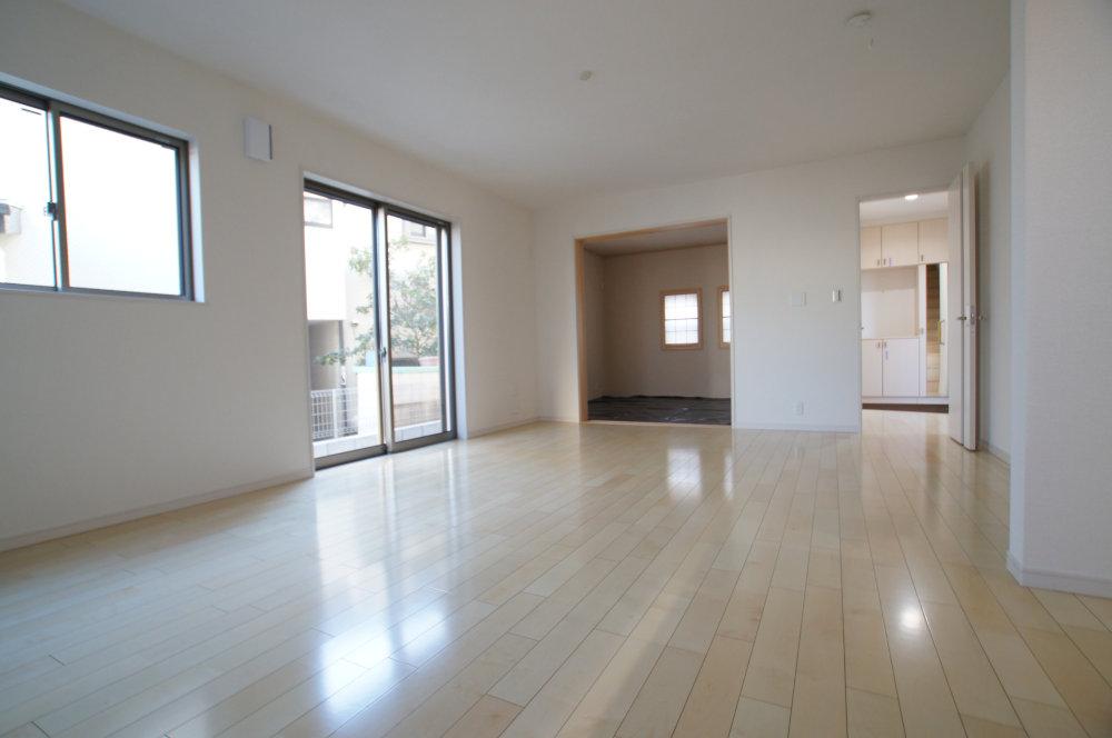 Living. You can also use firmly separate the dining and living room with 19 tatami mats a little less than a living is because the large number of families of. 