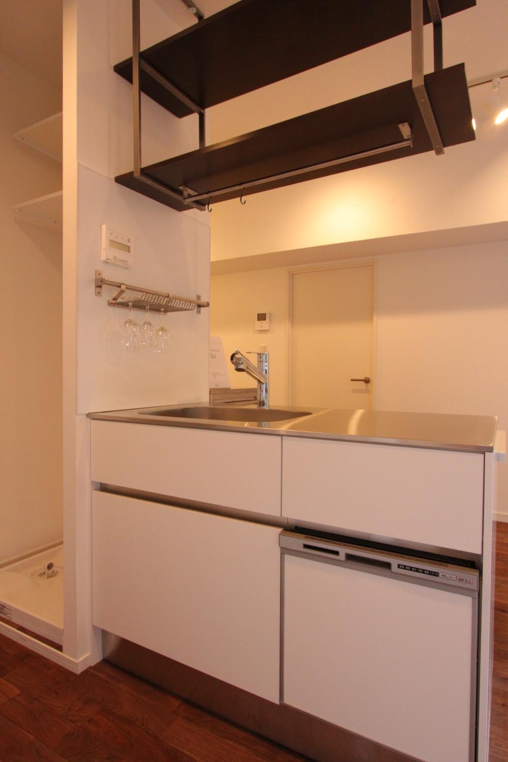 Kitchen. Indoor (11 May 2013) Shooting