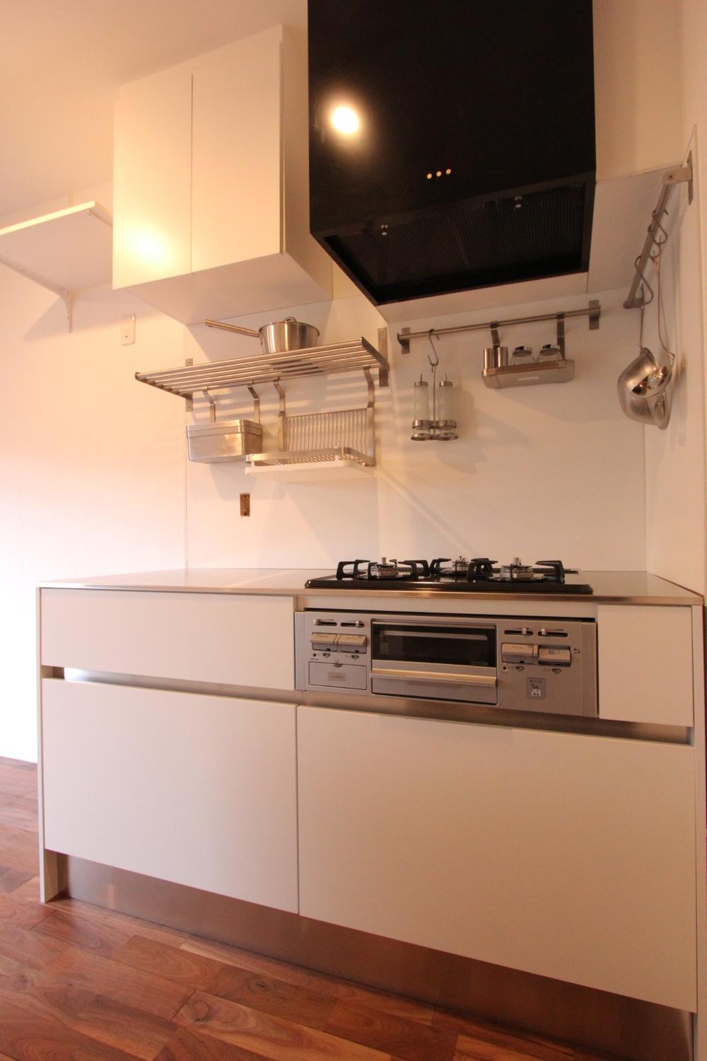 Kitchen. Indoor (11 May 2013) Shooting