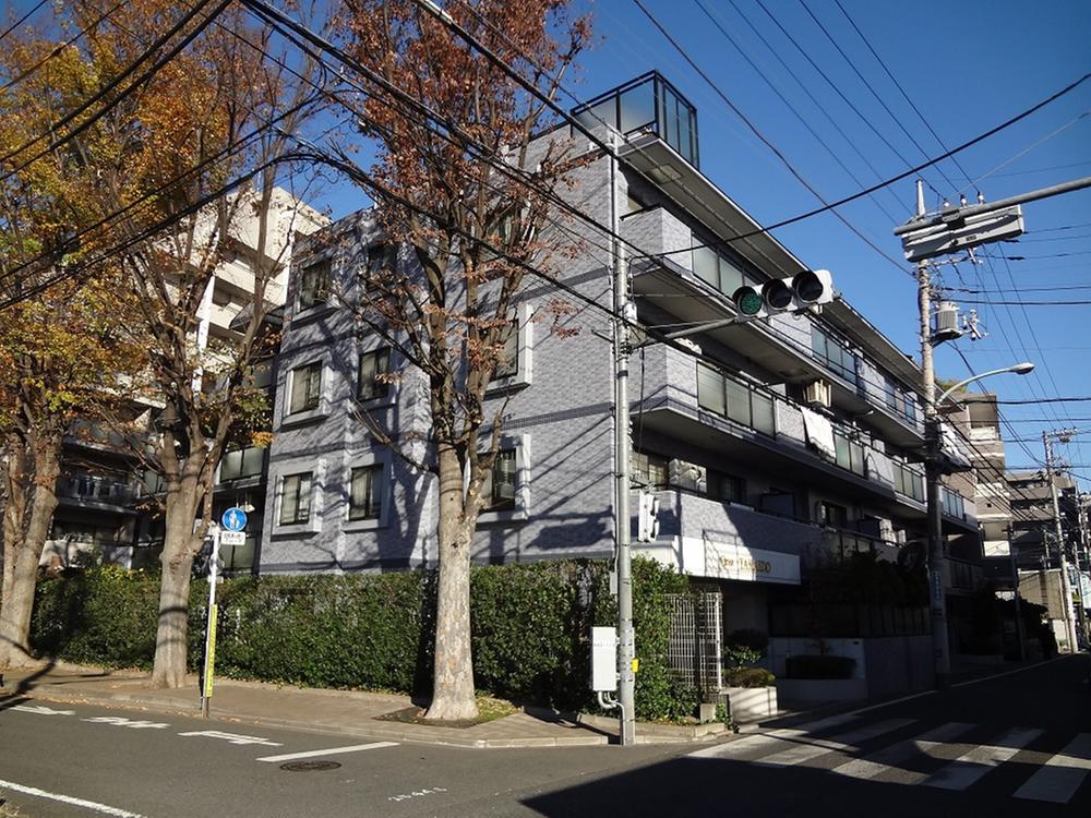 Station 6 min. Walk, Commute ・ Commute, Conveniently located in shopping