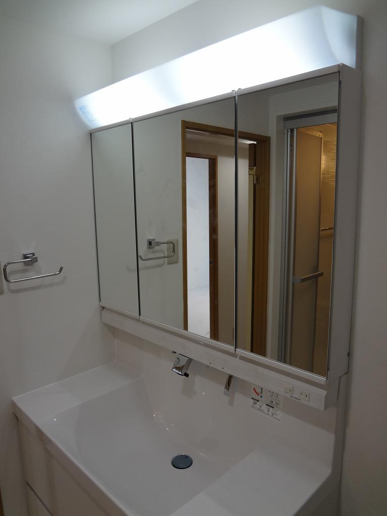 Wash basin, toilet