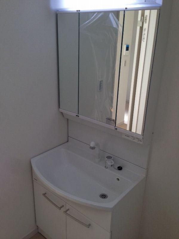 Wash basin, toilet. Enforcement example photo