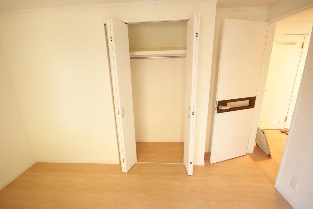 Receipt. Each room is equipped with storage.