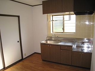 Kitchen. Room 101 of the room is a picture.