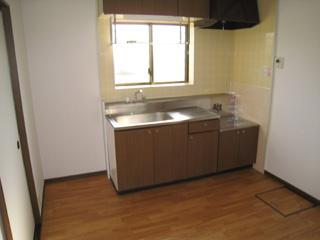 Kitchen. Room 101 of the room is a picture.