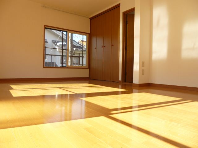 Living and room. 12 Pledge certain rooms