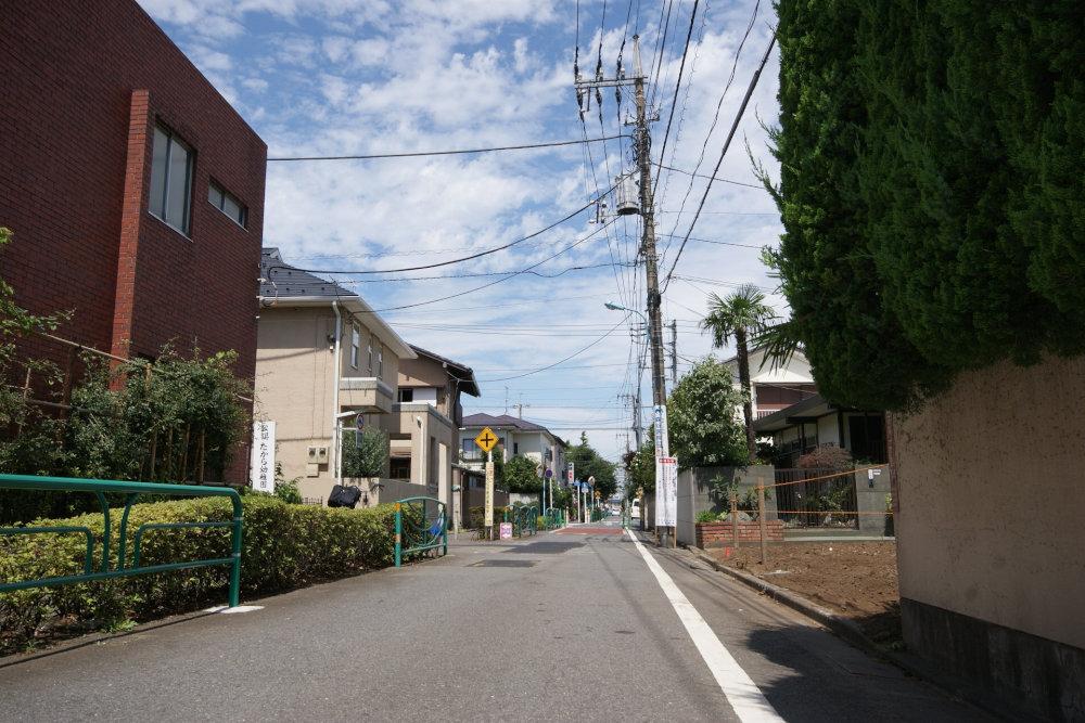 Local photos, including front road. Nishiogiminami are many needs as a quiet residential area.