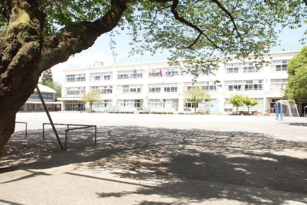 Primary school. 191m to Suginami Ward Takaido fourth elementary school
